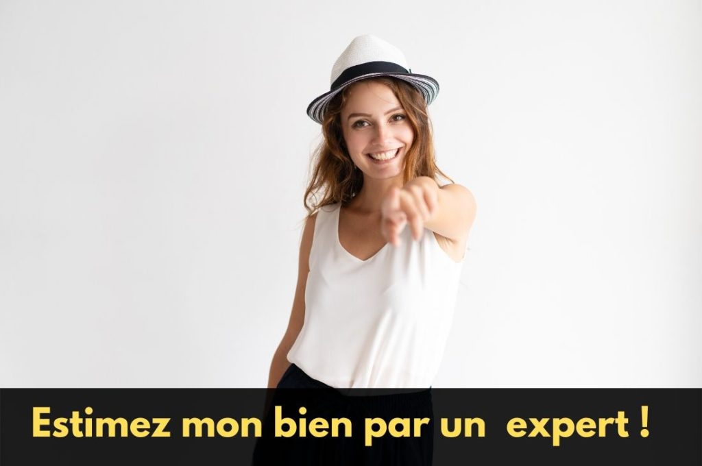 Une femme ayant choisit un mandat exclusif de vente